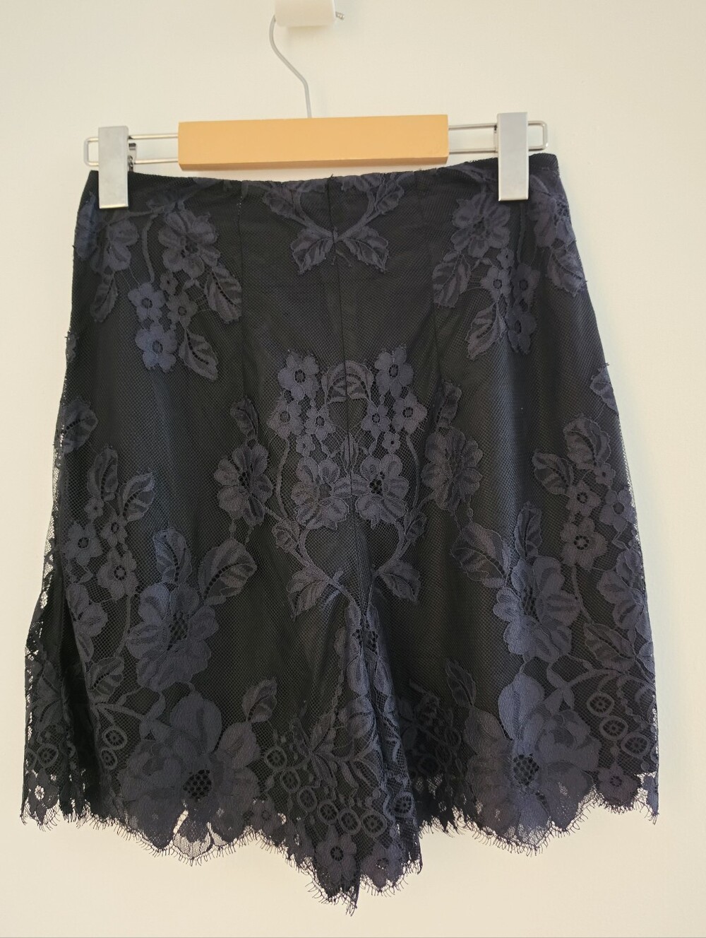 Anna Sui Floral Lace Short - Picture 2 of 7